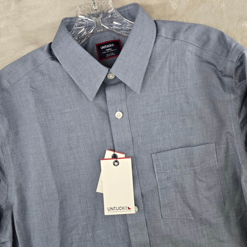UNTUCKit Button Down Shirt Mens Small Navy Wrinkle Free Regular Fit Pio Cesare